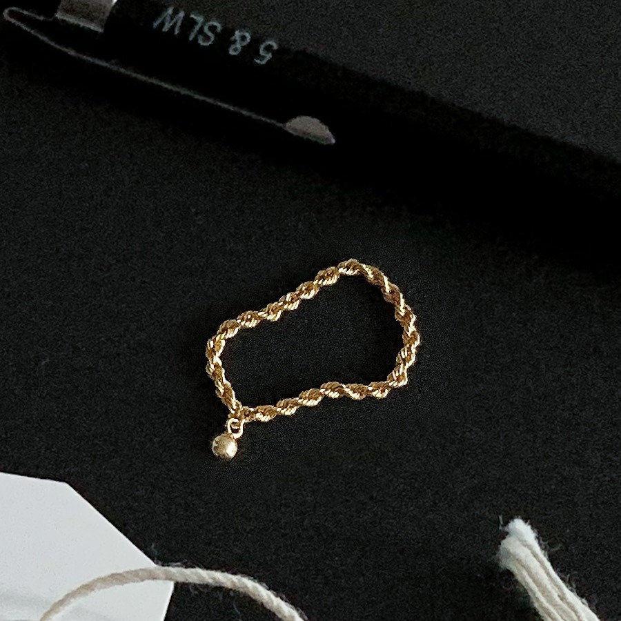 Asymmetrical thread ring