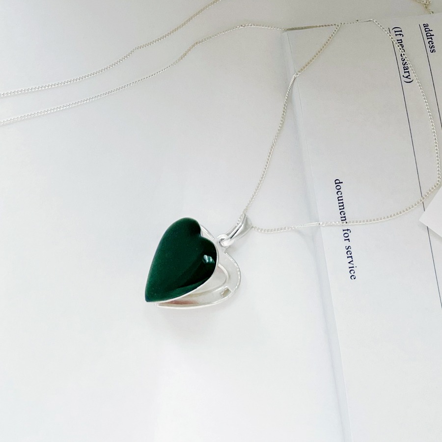 WINTER GREEN NECKLACE