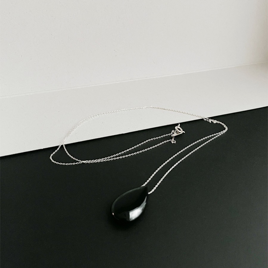 PRELUDE ONYX NECKLACE