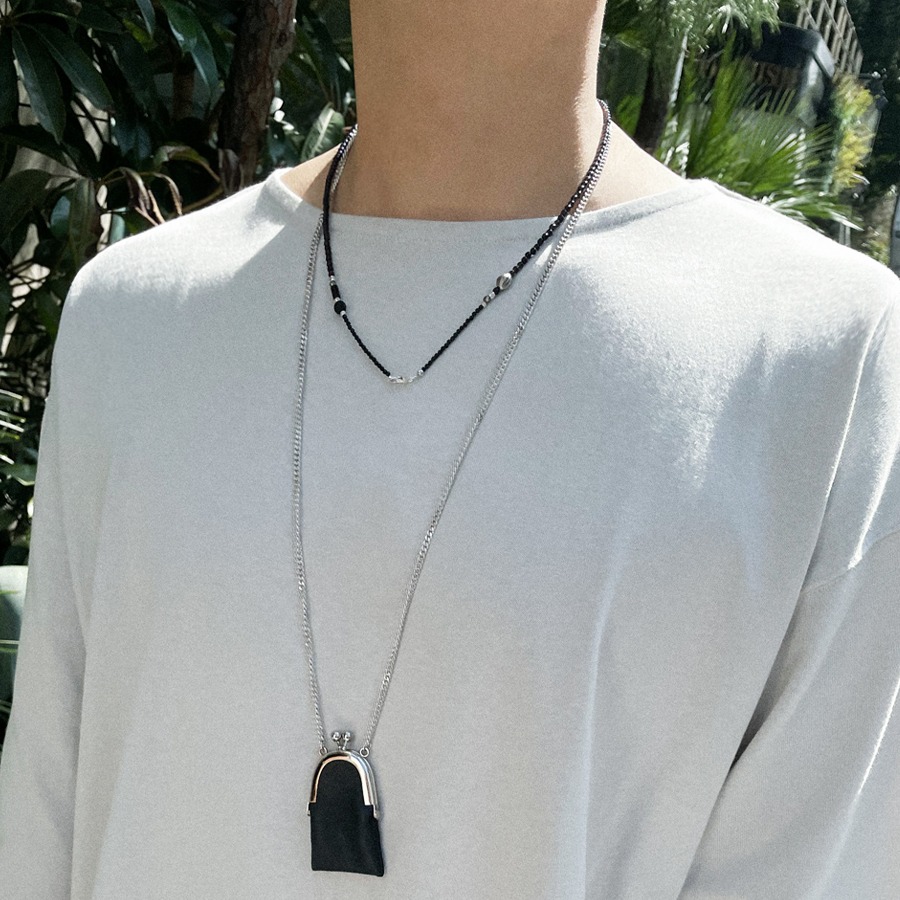 USUAL ONYX NECKLACE